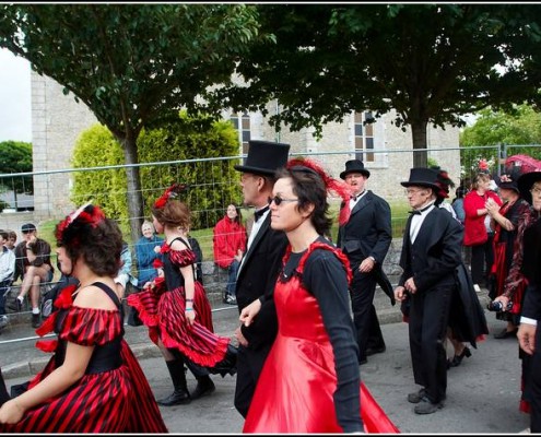 Le defile du dimanche &#8211; Festival Terre Neuvas (Bobital) 2008