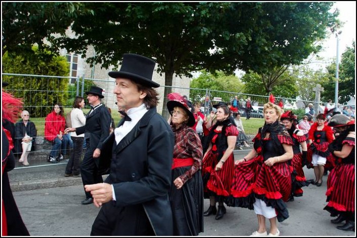 Le defile du dimanche &#8211; Festival Terre Neuvas (Bobital) 2008