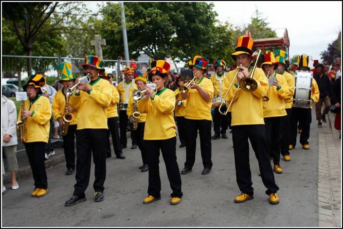 Le defile du dimanche &#8211; Festival Terre Neuvas (Bobital) 2008