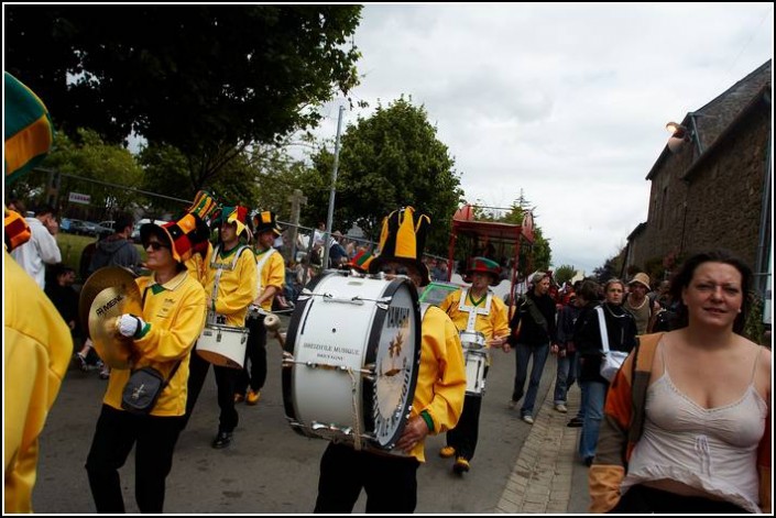 Le defile du dimanche &#8211; Festival Terre Neuvas (Bobital) 2008