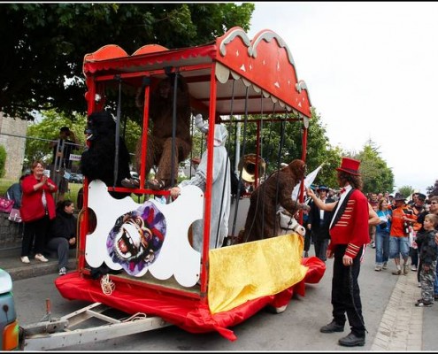 Le defile du dimanche &#8211; Festival Terre Neuvas (Bobital) 2008