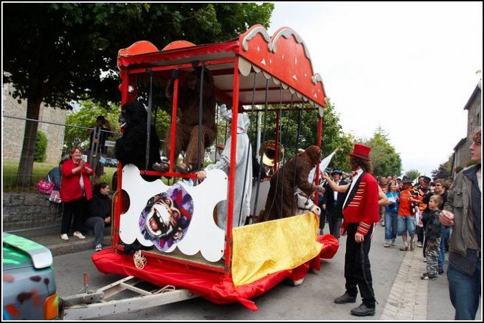 Le defile du dimanche &#8211; Festival Terre Neuvas (Bobital) 2008