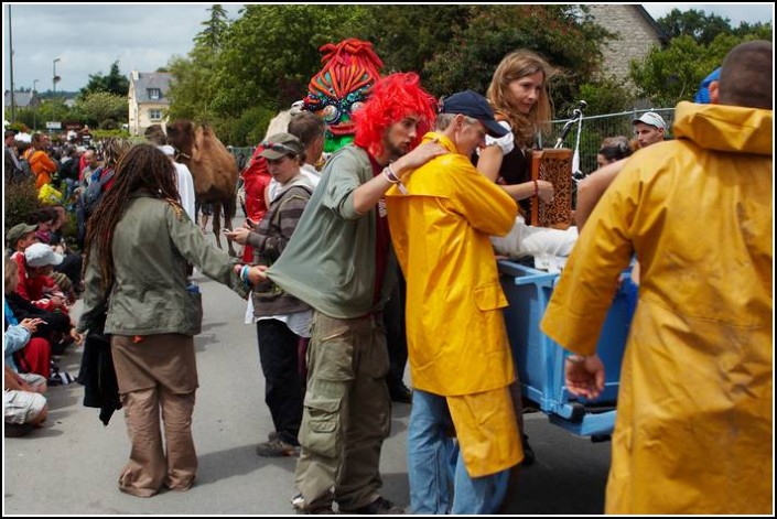 Le defile du dimanche &#8211; Festival Terre Neuvas (Bobital) 2008