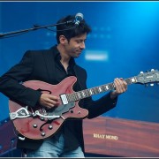 The bird is yellow &#8211; Festival des Vieilles Charrues 2009