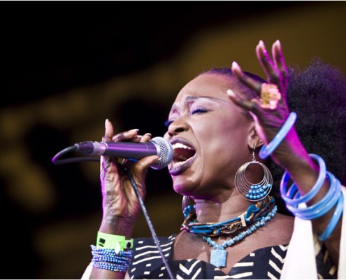 Oumou Sangare &#8211; Festival Indetendances 2009 (Paris)