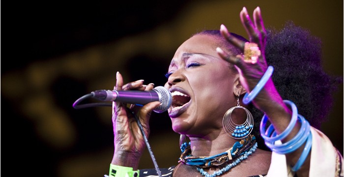 Oumou Sangare &#8211; Festival Indetendances 2009 (Paris)