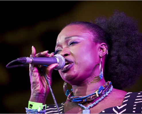 Oumou Sangare &#8211; Festival Indetendances 2009 (Paris)