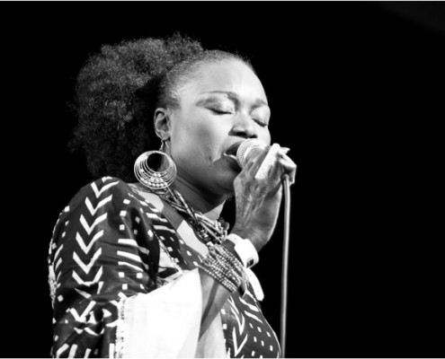 Oumou Sangare &#8211; Festival Indetendances 2009 (Paris)