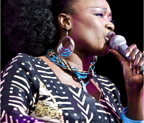 Oumou Sangare &#8211; Festival Indetendances 2009 (Paris)