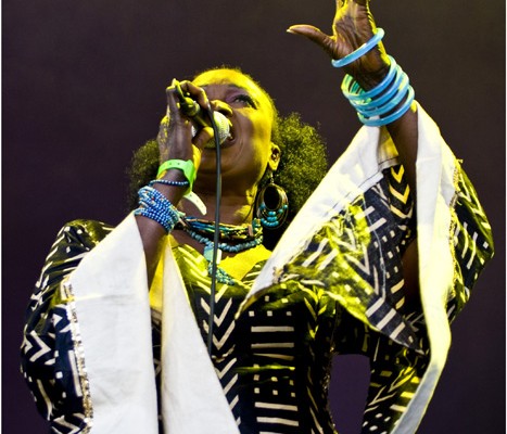 Oumou Sangare &#8211; Festival Indetendances 2009 (Paris)