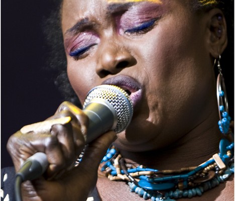 Oumou Sangare &#8211; Festival Indetendances 2009 (Paris)