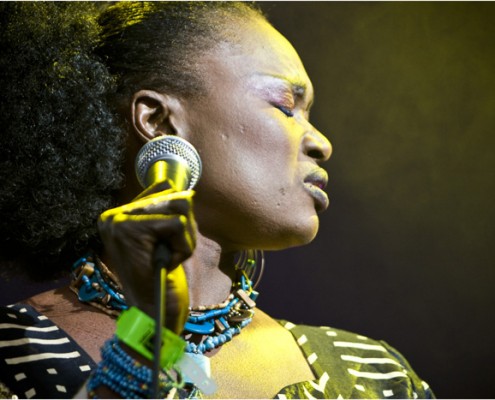 Oumou Sangare &#8211; Festival Indetendances 2009 (Paris)